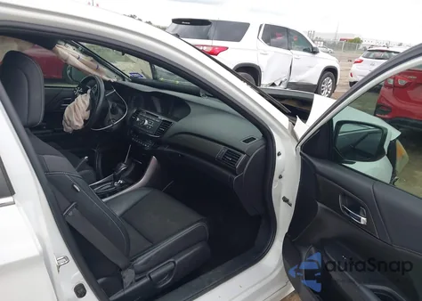 2017 Honda Accord Sport z USA, uszkodzony, nr VIN 1HGCR2F67HA022403